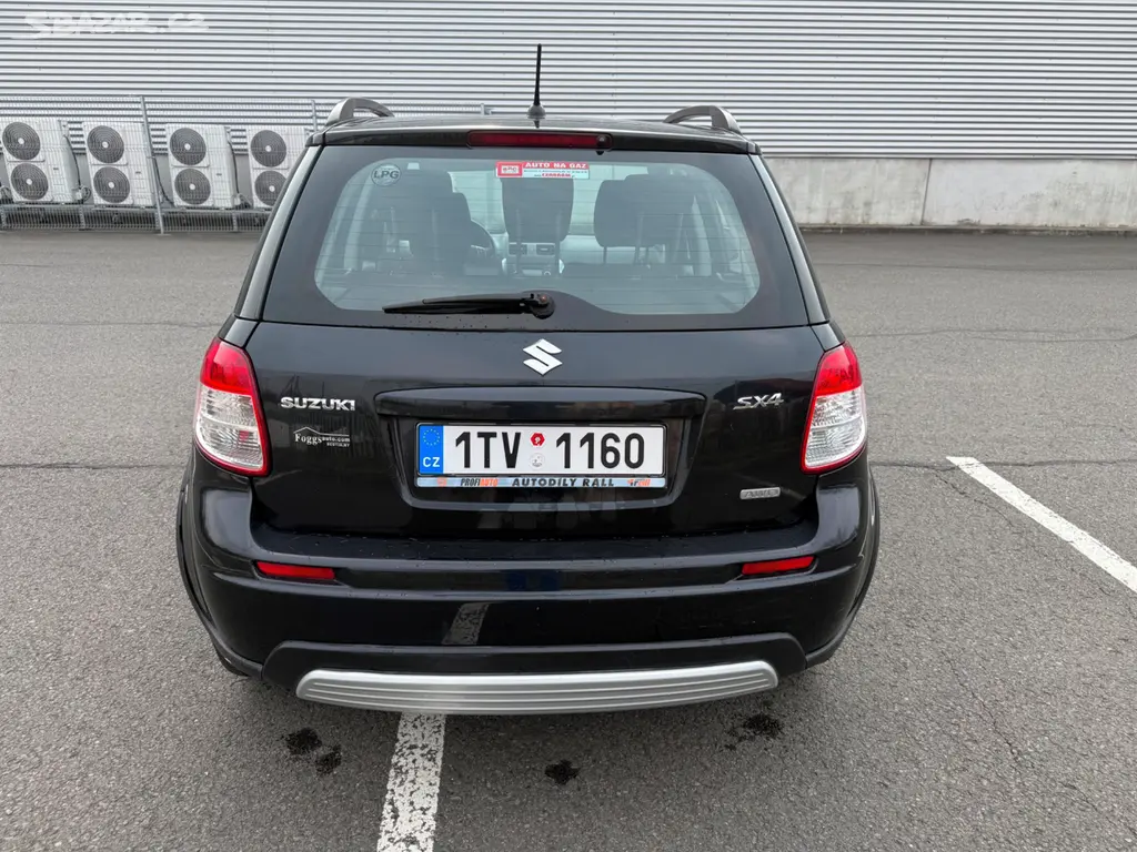 SUZUKI SX4 2,0i 107kW+LPG - Automat - 4x4 - 2.maj - fotka 4