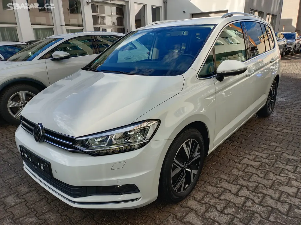 Volkswagen Touran Highline 2.0 TDI 110kW DSG - fotka 3