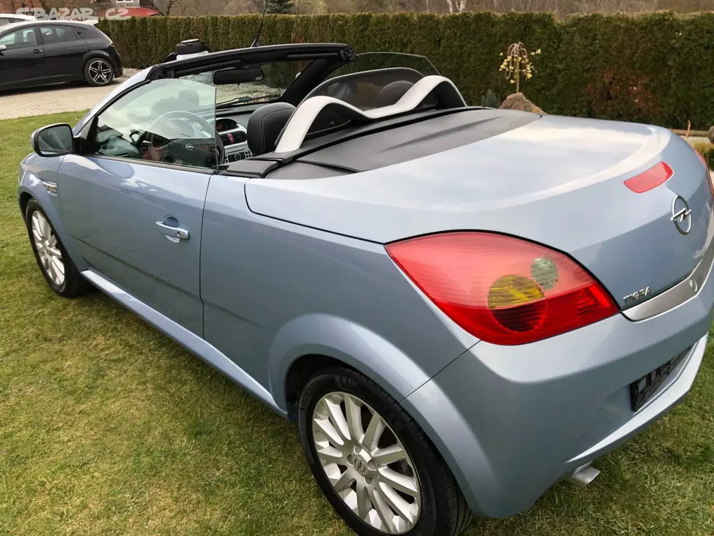 Opel Tigra Roadster 1.4 16V benzin,Alu,KlimaCabrio - fotka 3