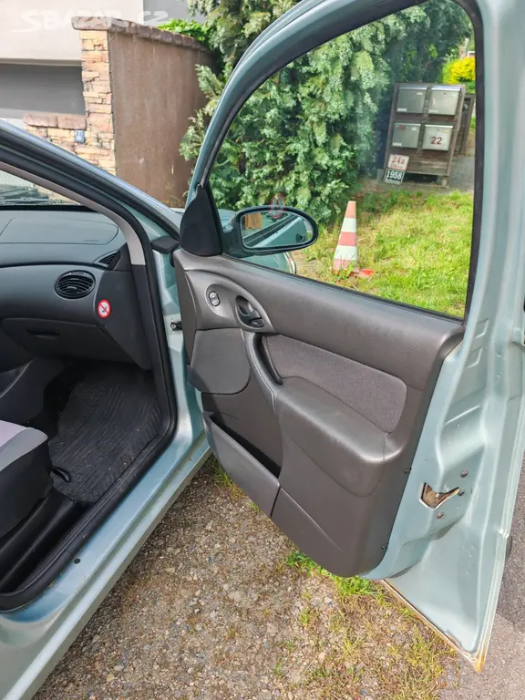 Ford Focus 1,6i - fotka 5