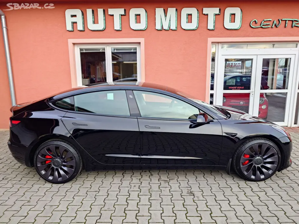Tesla Model 3 - fotka 5