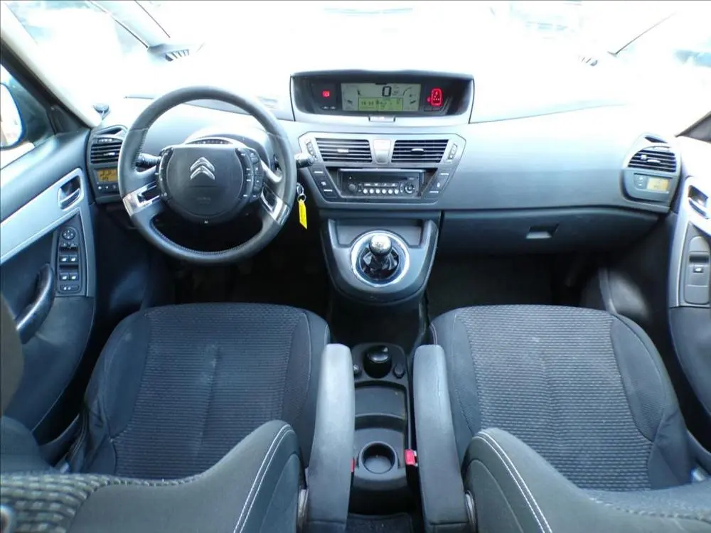 Citroën C4 Picasso 1,6 HDi 7.MÍST - fotka 5