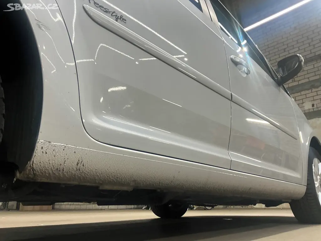 Volkswagen Touran, 1.6MPi 75KW FREESTYLE 7-MÍST - fotka 5