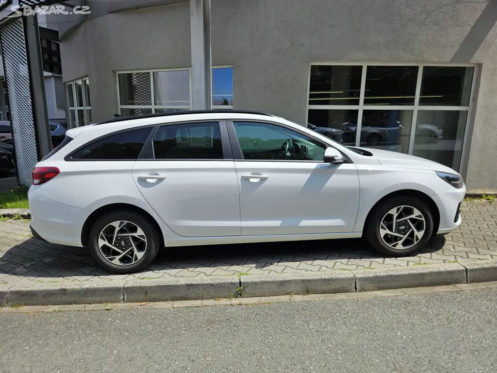 Hyundai i30, 1.5i Family, serv.kn., 1.maj. - fotka 6