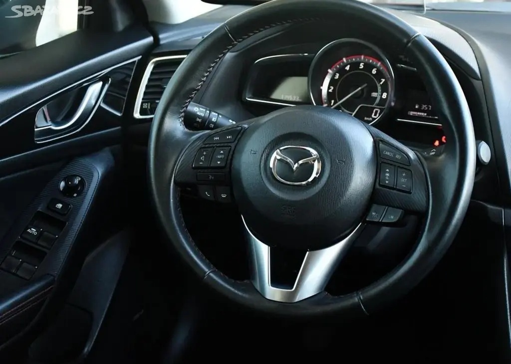 Mazda 3 2.0SKYACTIV-G165 HUD BOSE 121 kw - fotka 5