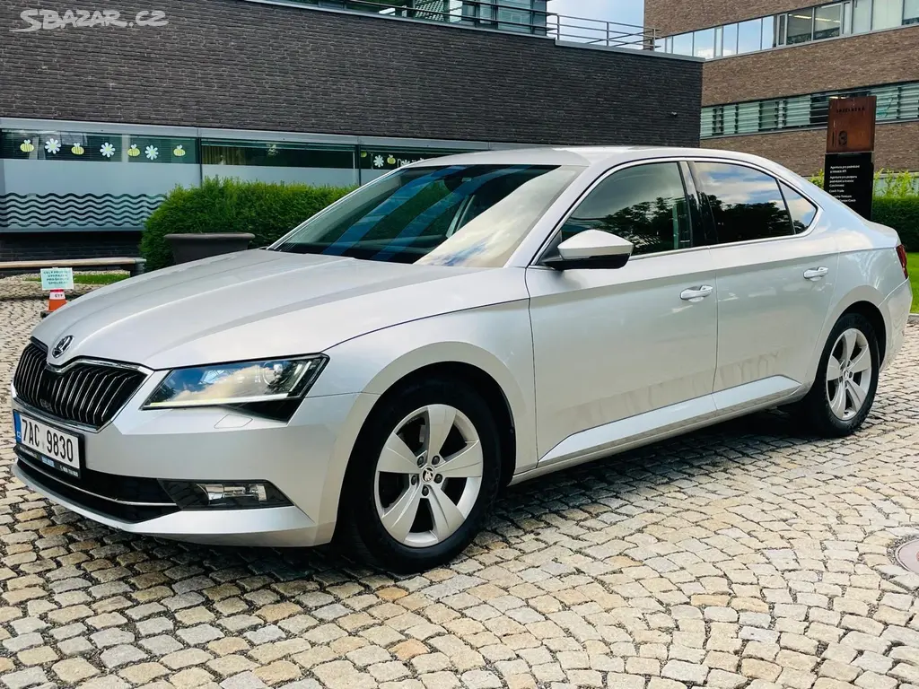 Škoda Superb, 2.0TDI AUTOMAT SENZORY LED - fotka 3