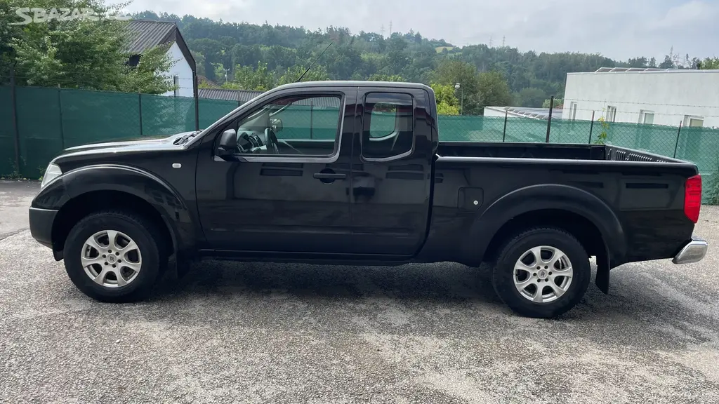 Nissan Navara 2,5dci 128kW, klima - fotka 4