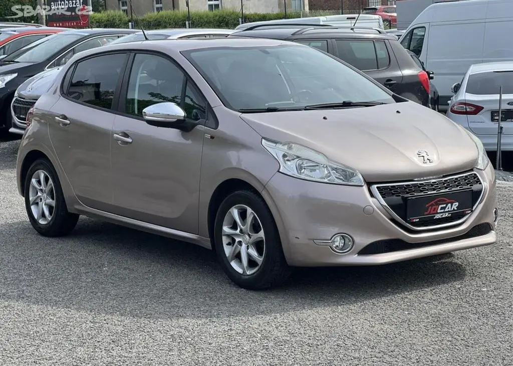 Peugeot 208 Style 1.2i KLIMA KOUPENO V ČR manuální - fotka 3