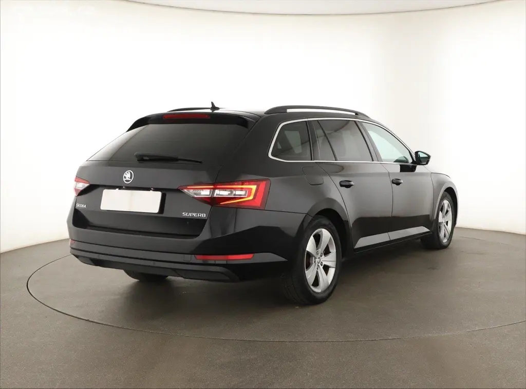 Škoda Superb, 2.0 TDI, Automat, Kůže - fotka 5