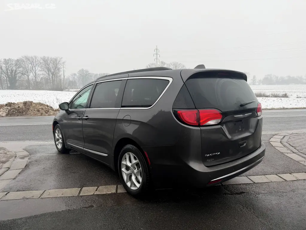 Chrysler Pacifica 3,6 Pentastar 8 míst 2017 DPH - fotka 3
