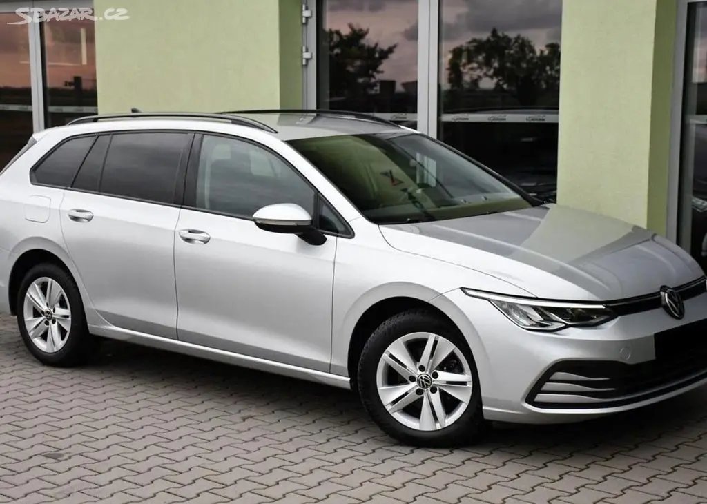 Volkswagen Golf 1.5eTSi DSG LIFE ČR 1.MAJ 110 kw - fotka 2