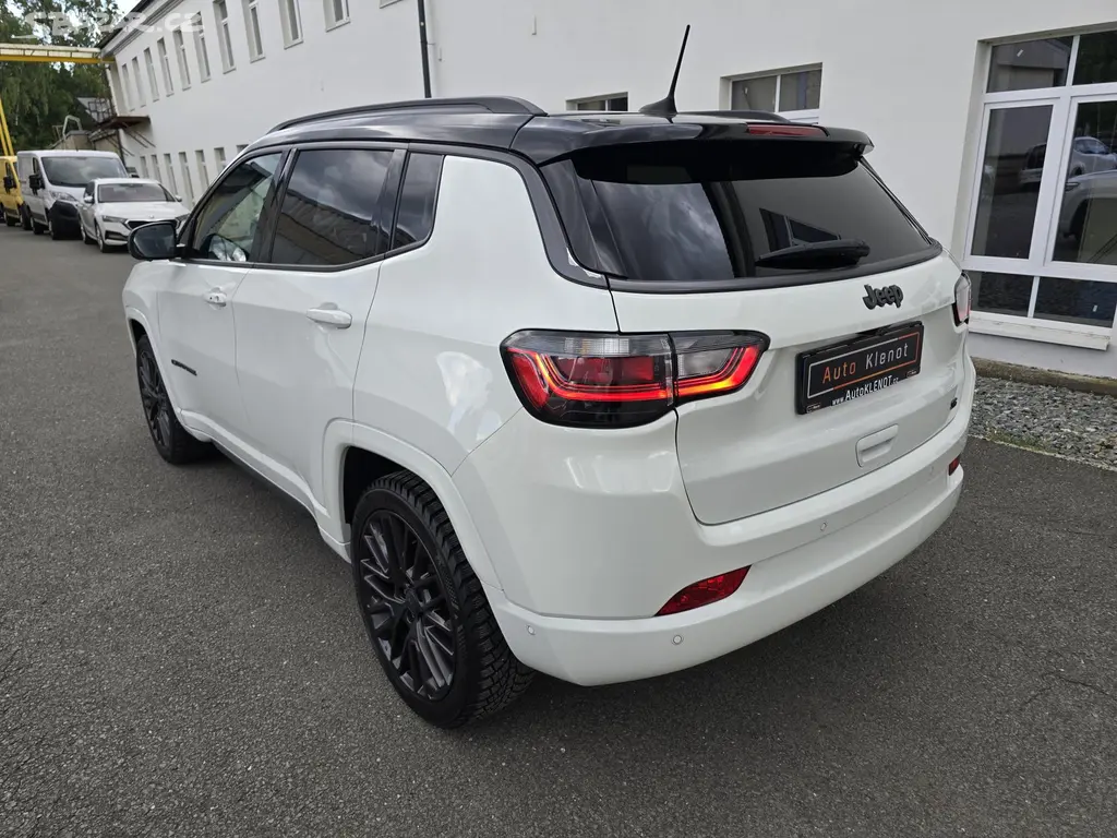 Jeep Compass, 1.3 110kW S-LIMITED MAX VÝBAVA - fotka 5