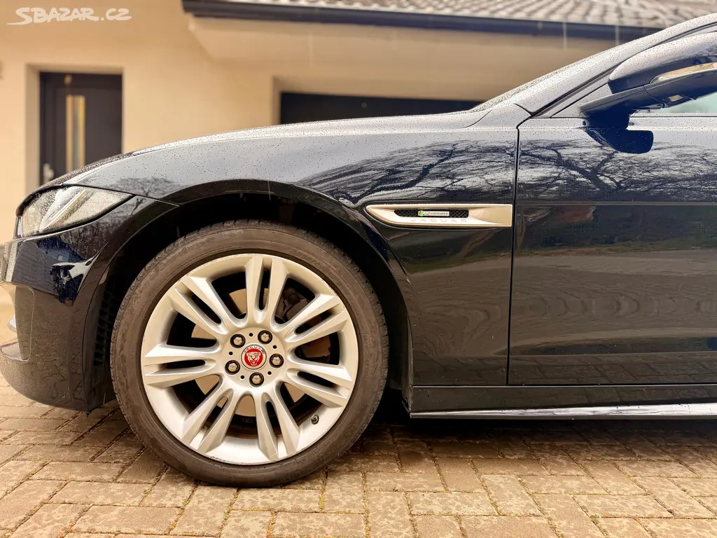 Jaguar XE, R-Sport 20d AWD 132kw - fotka 3