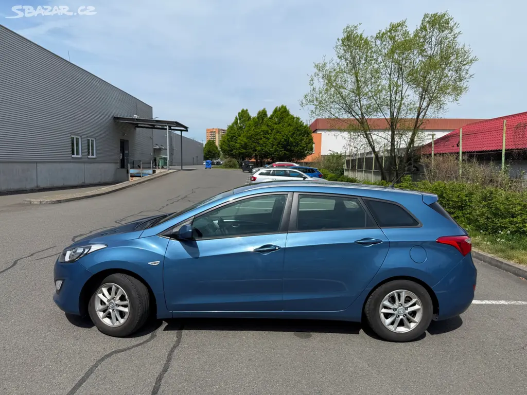 HYUNDAI i30 1,6 MPI 88kW rok 2016 1.majitel - DPH - fotka 2