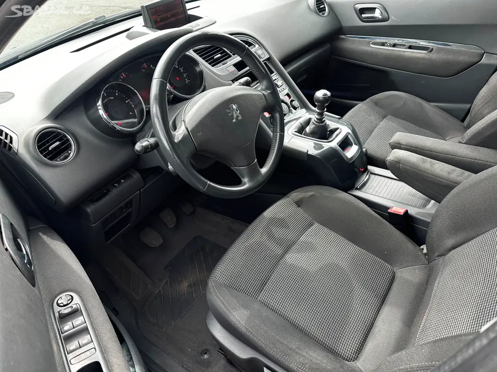 Peugeot 5008 1.6HDi, 7mist, r.2011, stk, klima - fotka 6