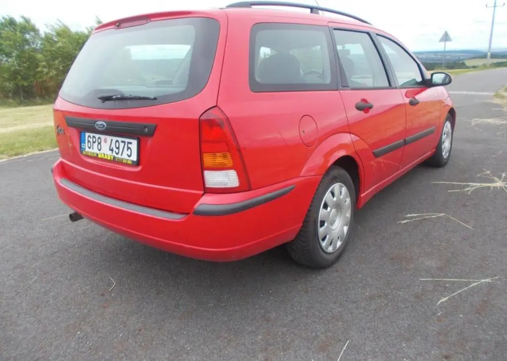 Ford Focus 1,8 85KW benzín manuální - fotka 5