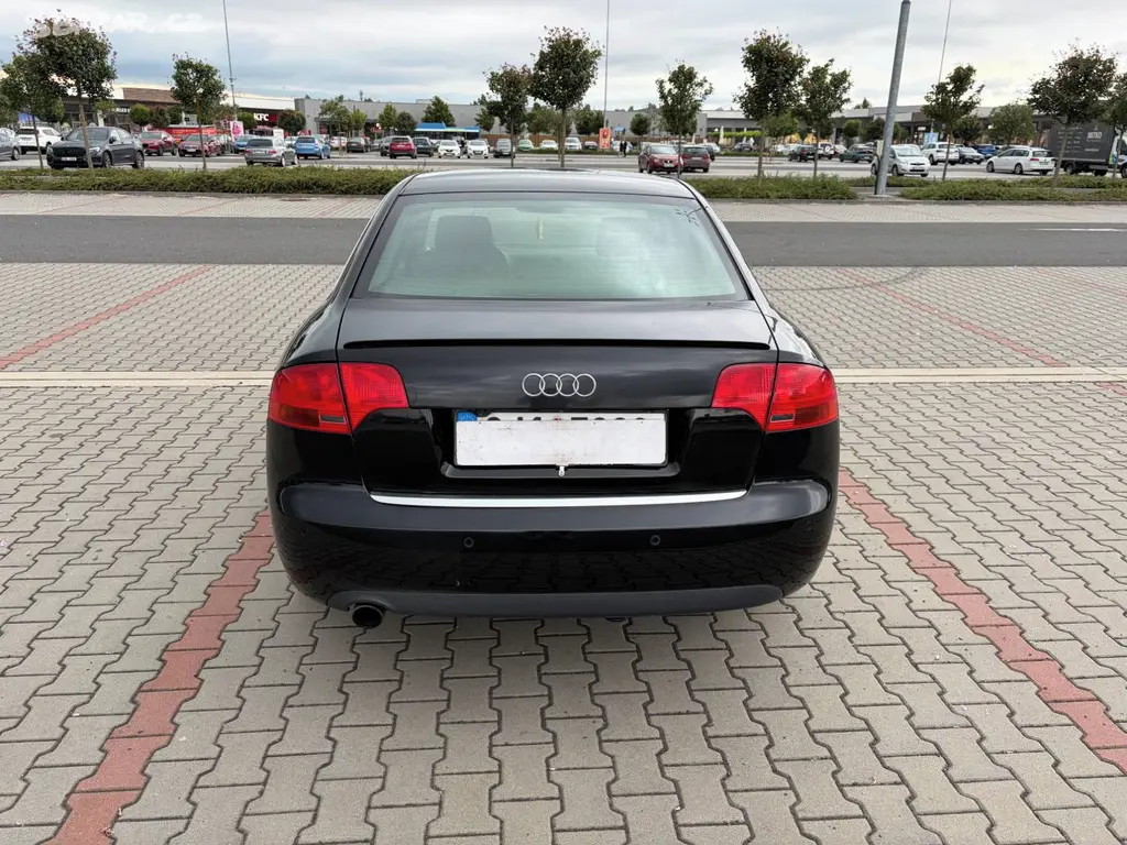 Audi A4 1.6i 75kw klima - fotka 4