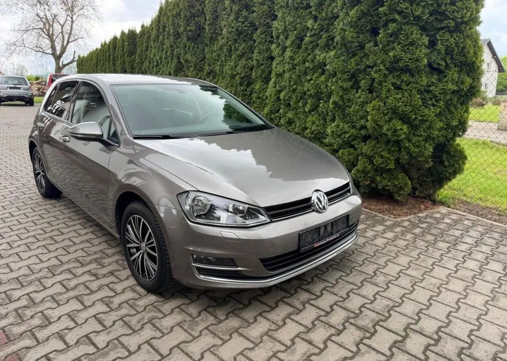 Volkswagen Golf ALLSTAR 1,2 TSi/81kw serviska - fotka 2