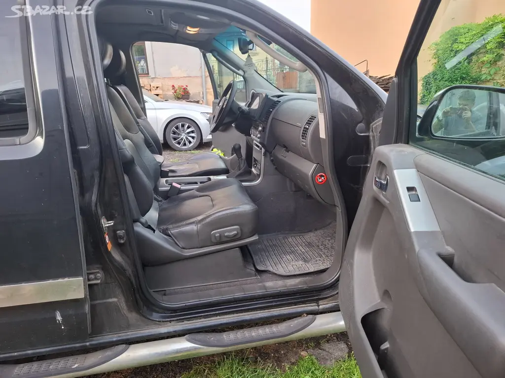 Nissan Pathfinder 2,5 dCi 4x4 128 kW TOP stav - fotka 6