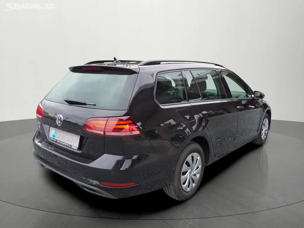 Volkswagen Golf, 1.6TDI 85kW DSG Navi PDC - fotka 4