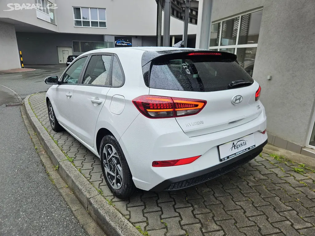Hyundai i30, 1.5i Family, serv.kn., 1.maj. - fotka 3