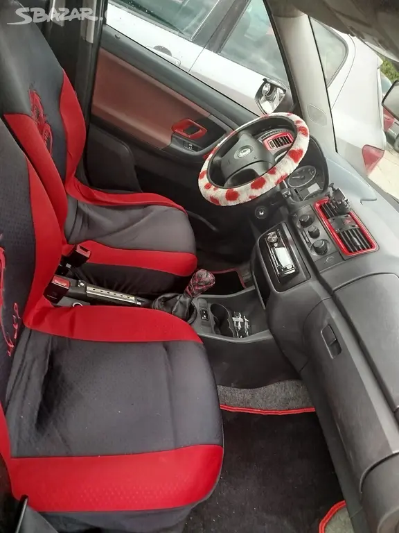 Škoda Fabia II 1.4 16V + LPG - fotka 6