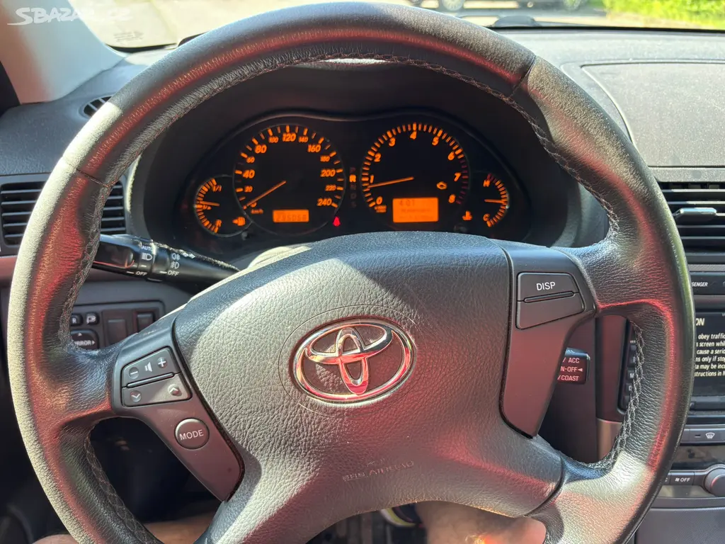Toyota Avensis 2,4 Kombi, automat - benzin - 120KW - fotka 5
