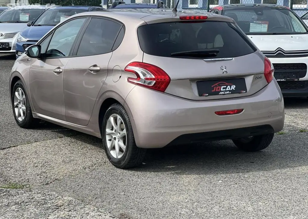 Peugeot 208 Style 1.2i KLIMA KOUPENO V ČR manuální - fotka 5