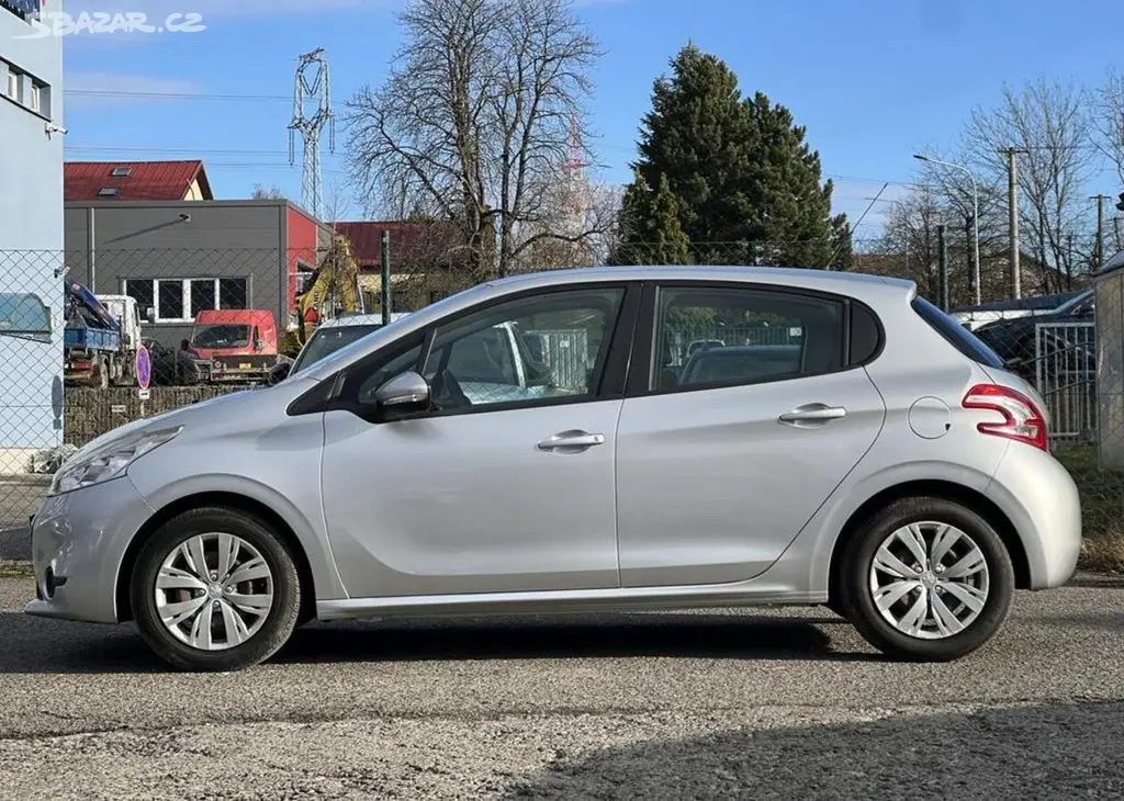 Peugeot 208 1.2i KLIMATIZACE ABS ASR ESP manuální - fotka 4