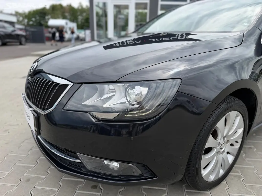 Škoda Superb, Combi/2.0TDI/4x4/DSG/Elegance - fotka 3