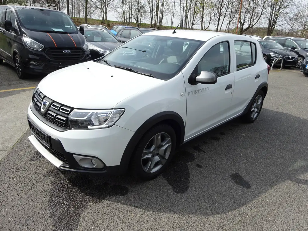 DACIA SANDERO, LPG, GARANCE KM, 1 MAJITEL, TAŽNÉ