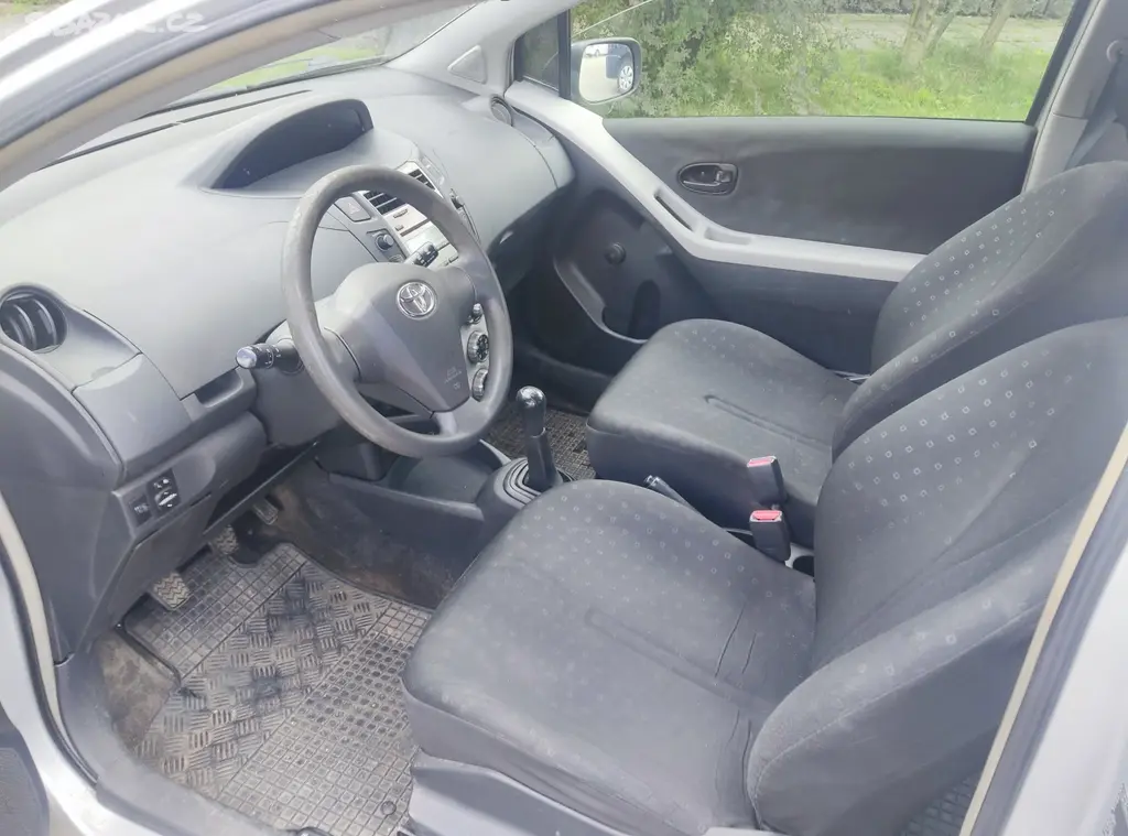 Toyota Yaris 1,O , 51 kw - fotka 5