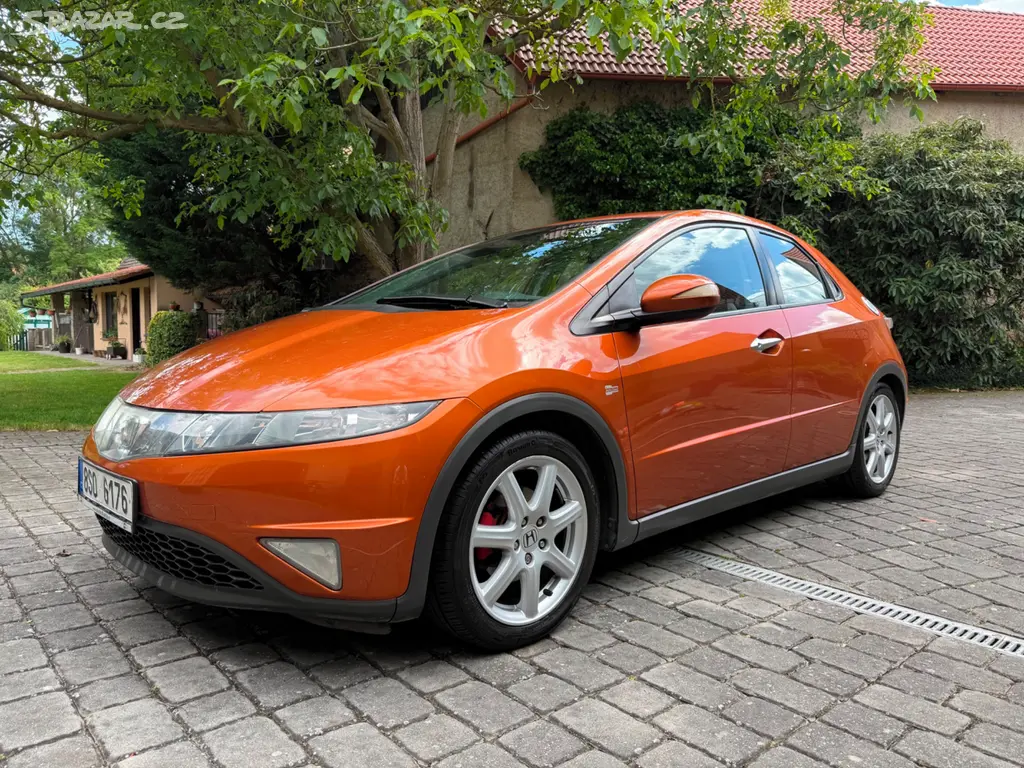 Honda Civic 8g 1.8 i-Vtec 103kW 2008 213494 km - fotka 3