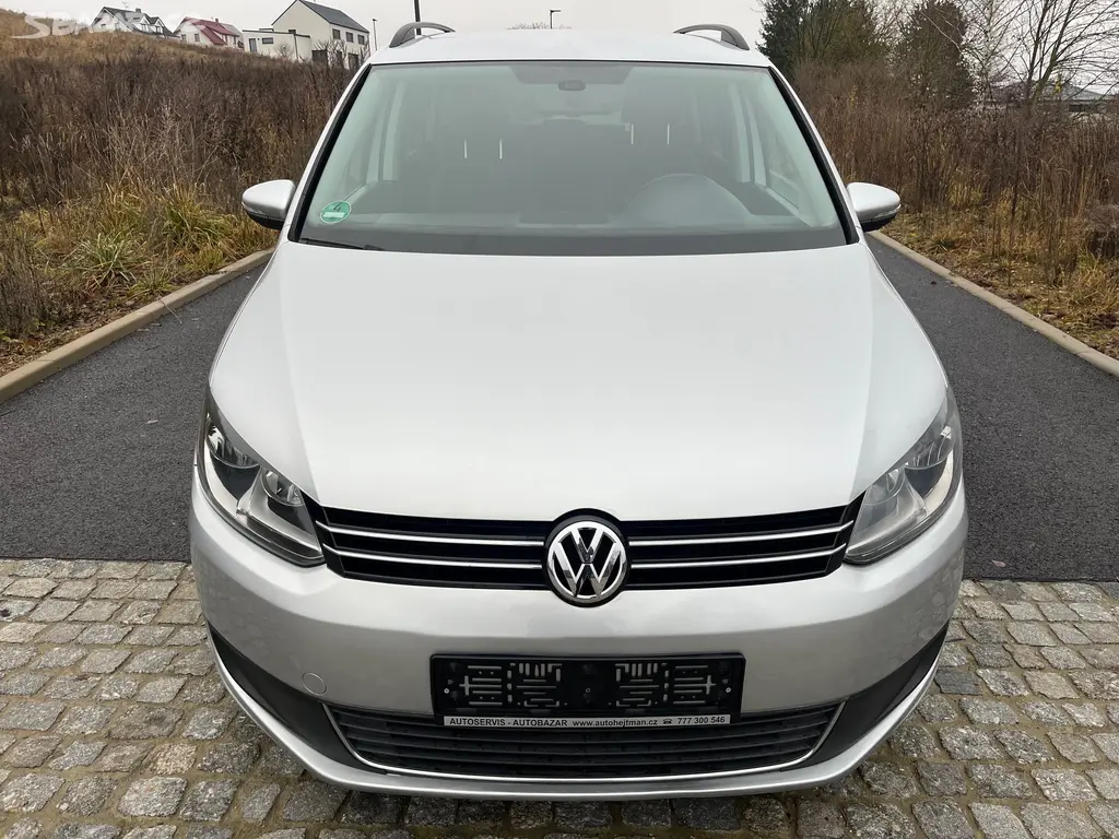 Volkswagen Touran 1.4 TSI 7 míst hagusy - fotka 2