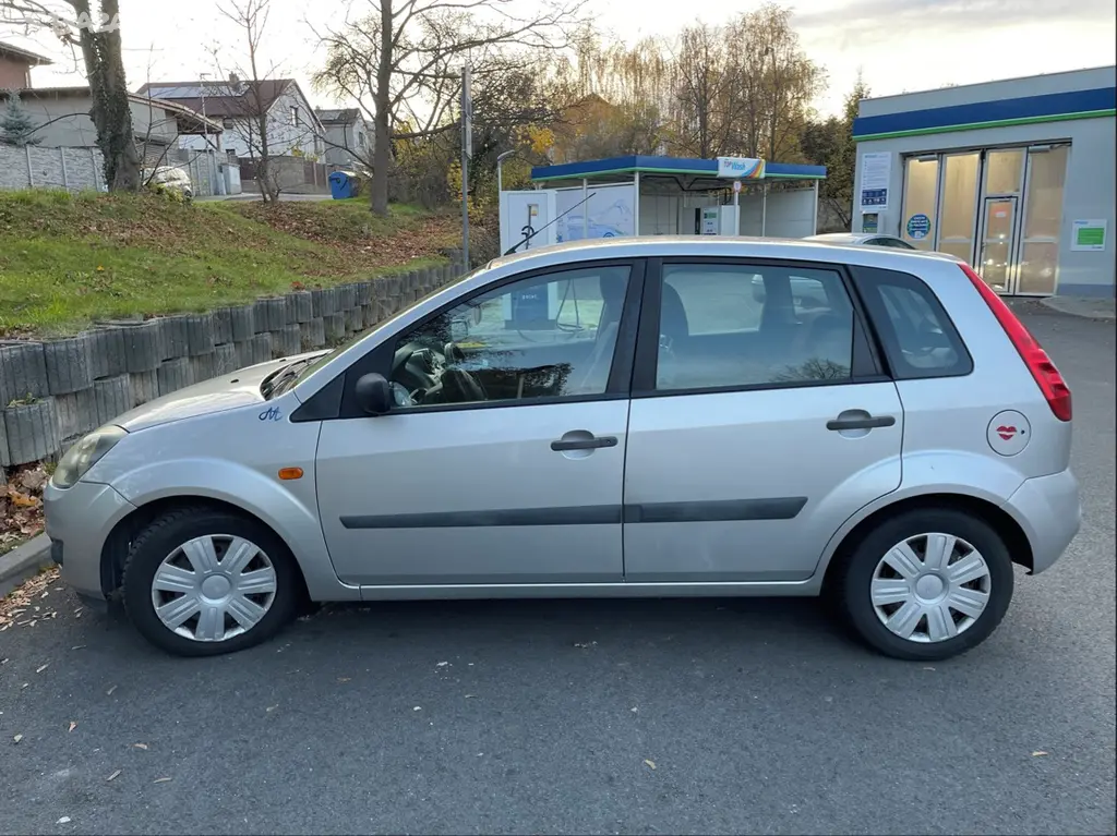 Ford Fiesta 1.3 51 kW - fotka 2