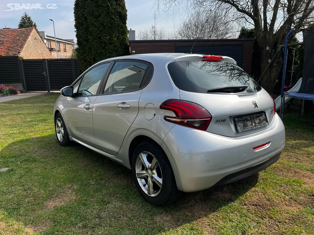 Peugeot 208 1.2i 60Kw r.v2016 nové v ČR - fotka 3