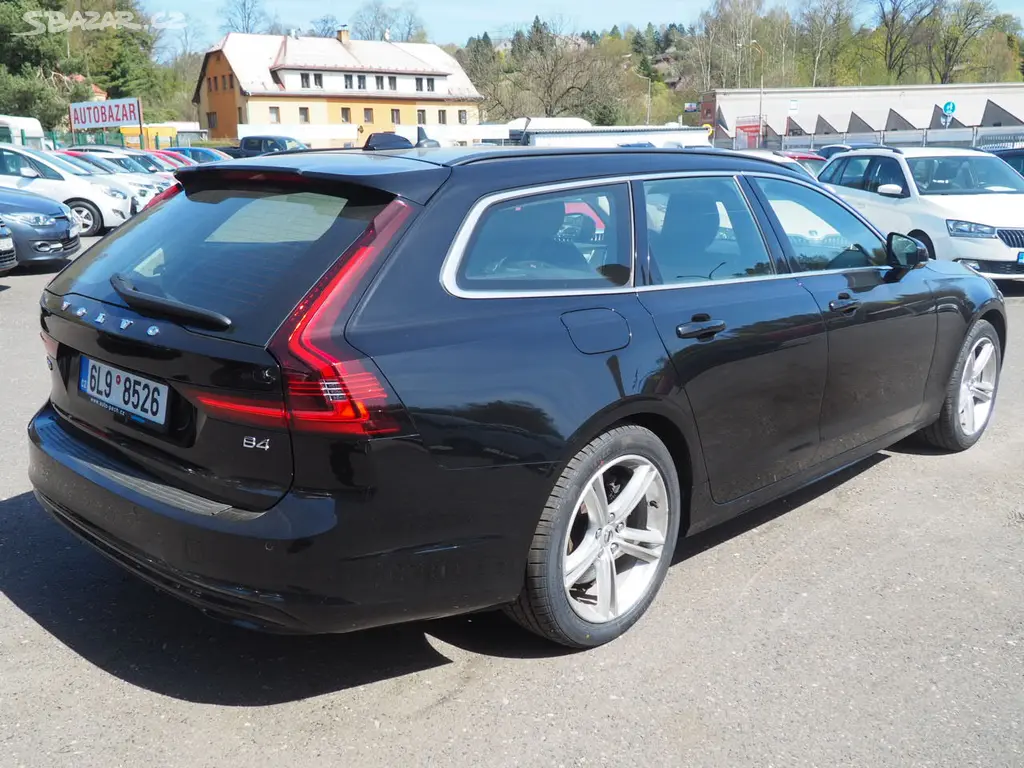 2022 Volvo V90 B4 MildHybrid, Momentum Pro - fotka 4