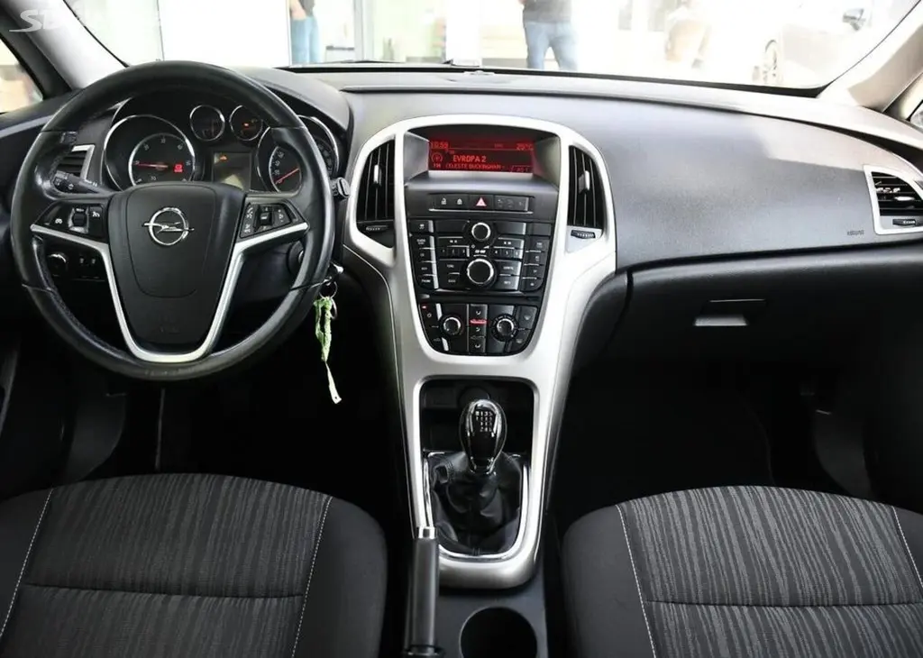Opel Astra 1.7CDTi SPORTS TOURER 81 kw - fotka 4
