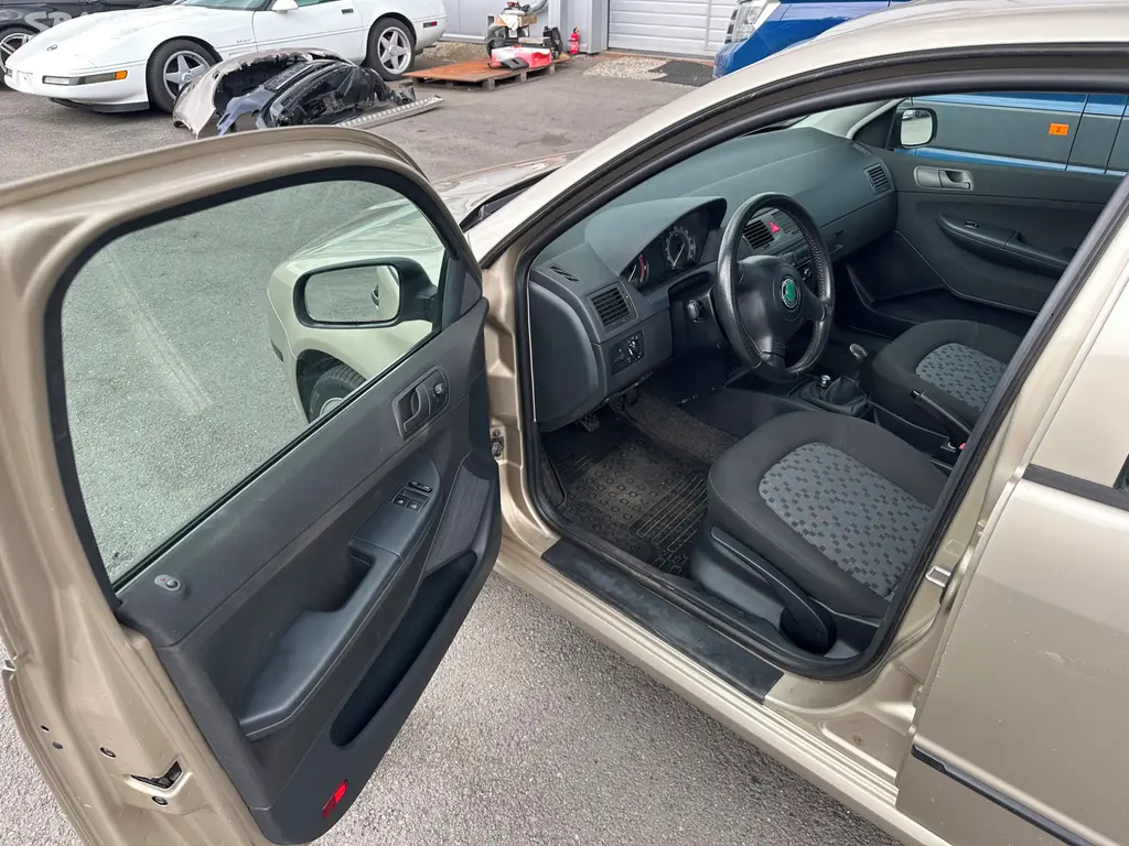 Škoda Fabia 1.2 HTP 47kW 2005 - fotka 6