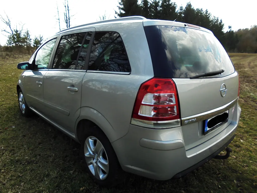 Opel Zafira B 1.8 103 KW rok 2011, 7 míst - fotka 5