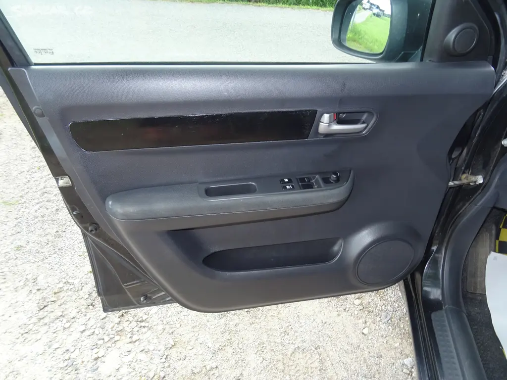 Suzuki Swift 1,3 DDiS 55kW nová STK - fotka 5