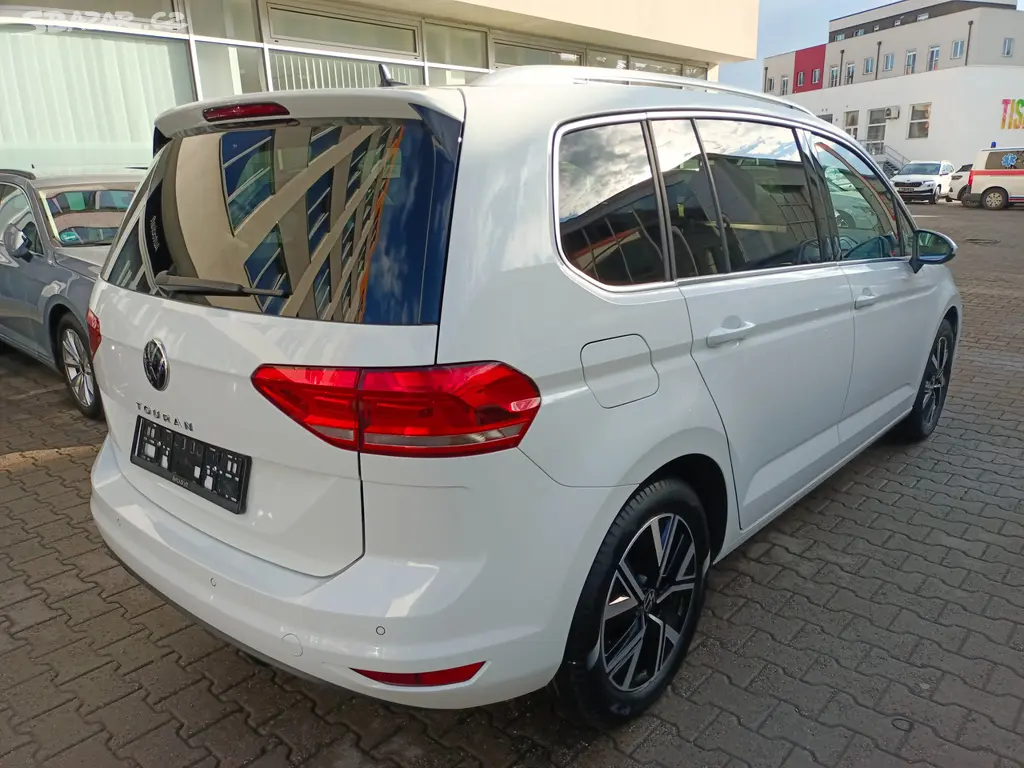Volkswagen Touran Highline 2.0 TDI 110kW DSG - fotka 6