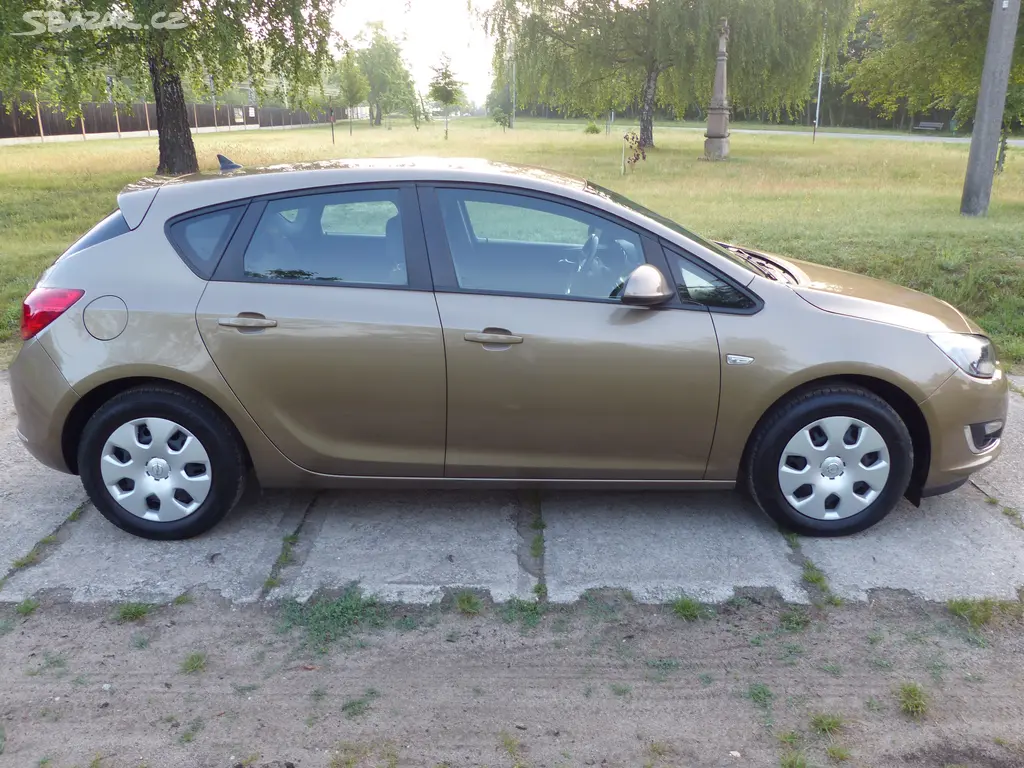 Opel Astra 2014 - fotka 3