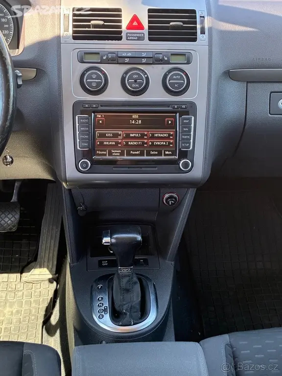Volkswagen Touran 2,0 TDI 103kw DSG rv.2010 - fotka 6