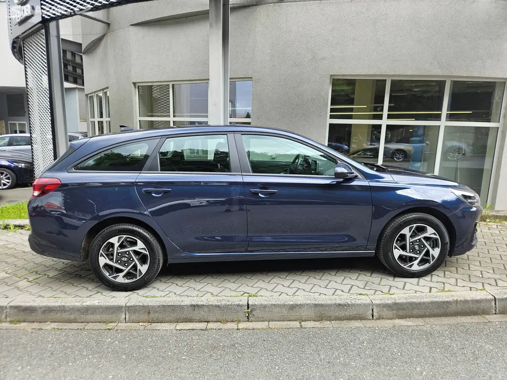 Hyundai i30, 1.5i Comfort, serv.kn., 1.maj. - fotka 6