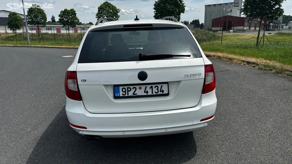 ŠKODA SUPERB 2.0 TDI - fotka 4