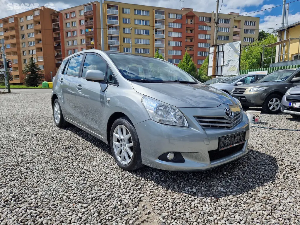 Toyota Verso,2.2D-4D,110KW,AUTOMAT,7MÍST,2011