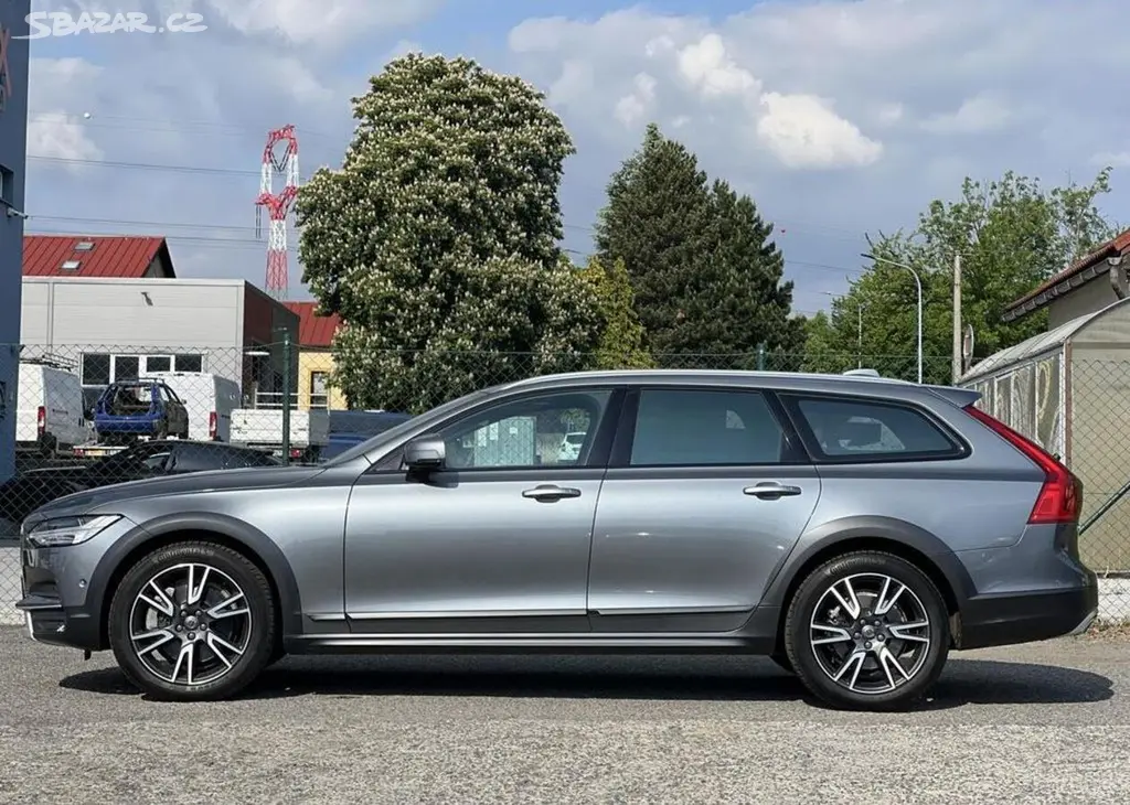 Volvo V90 T6 235kw AWD CROSS COUNTRY automatická - fotka 4