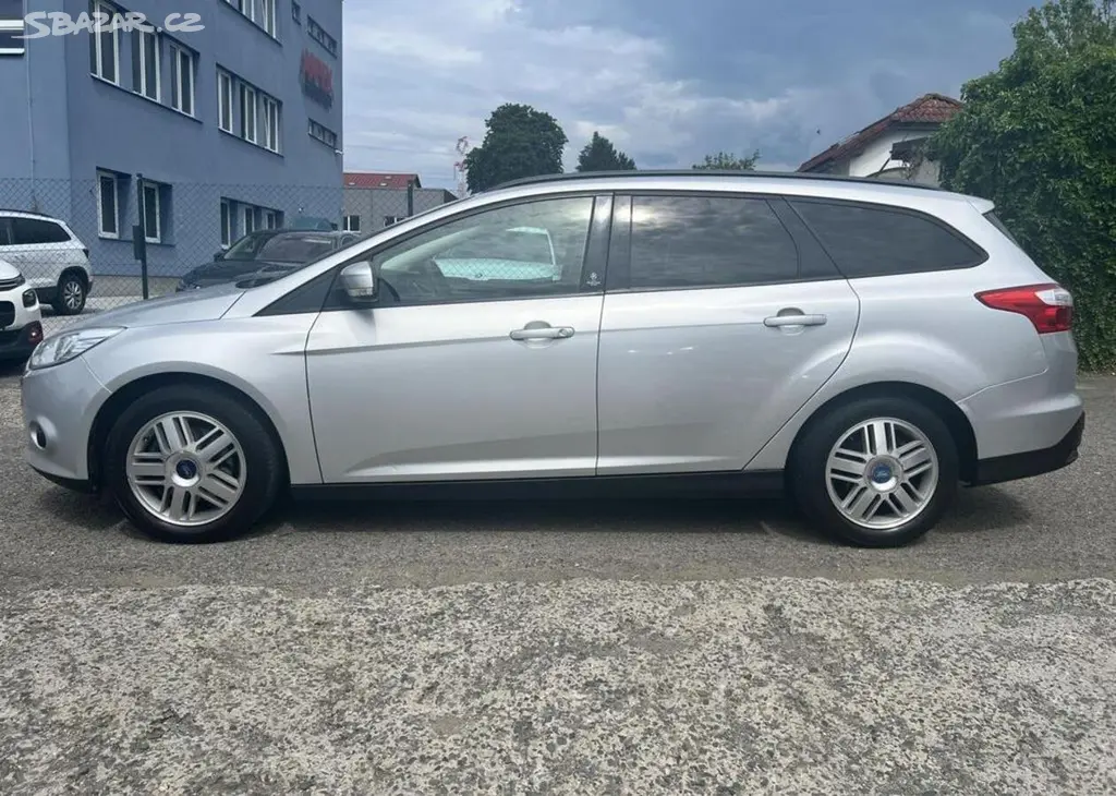 Ford Focus 1.6i KLIMATIZACE NAVI ALU KOLA manuální - fotka 4