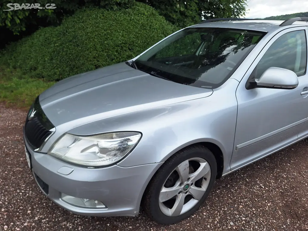 Auto ŠKODA OCTAVIA COMBI - fotka 2